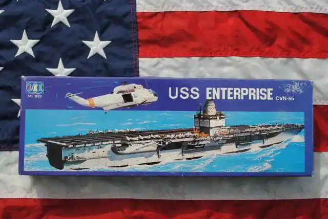 Nieuw L02102 USS ENTERPRISE CVN-65 1 900